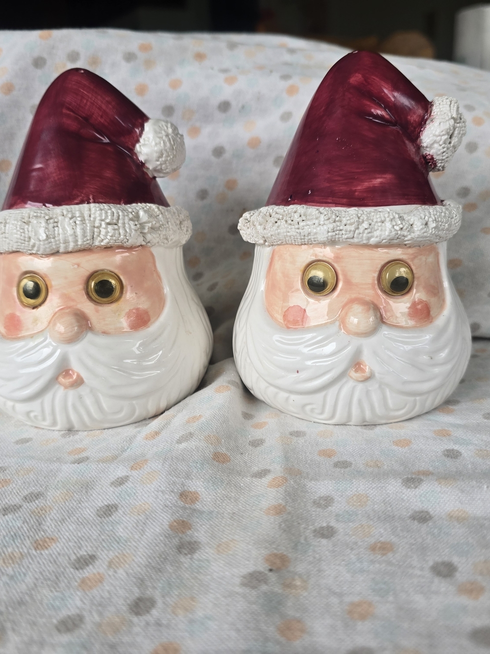 Cracker Barrel Pair of Ceramic Santa Head Salt & Pepper Shakers Red Hat